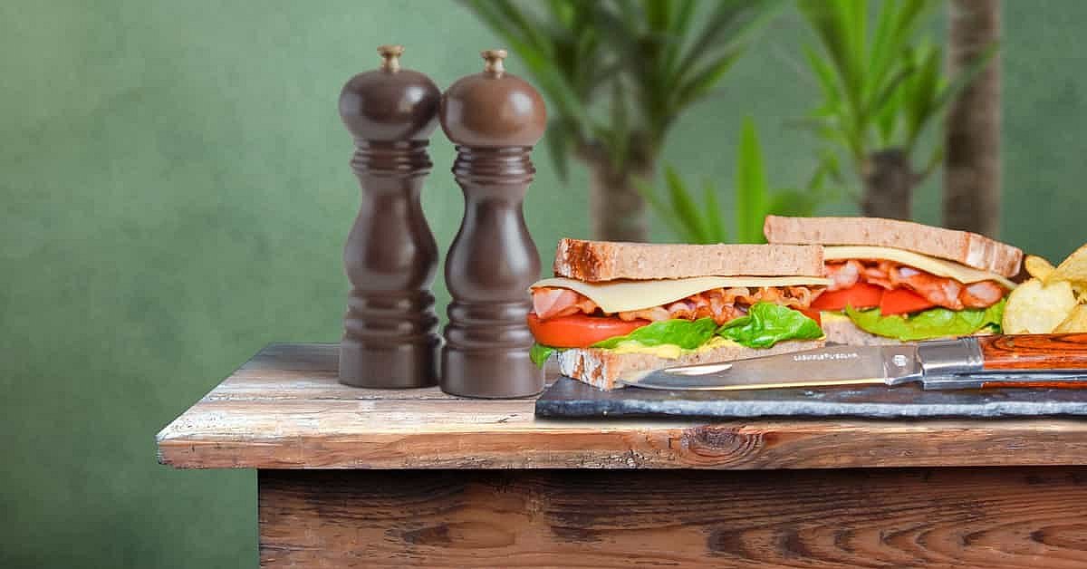 Delicious BLT Sandwich - mit Speck, Lattich, Tomaten und mit Tilsiter